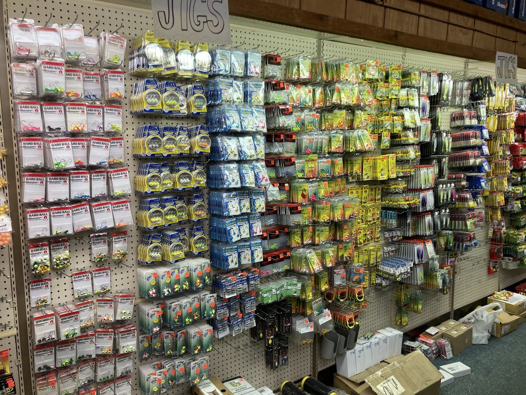 R&R Sports Fishin' Hole-Milwaukee's Finest Fishing Bait and Tackle Store,  helping you catch more fish - Jigs