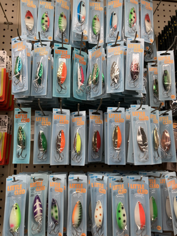 R&R Sports Fishin' Hole-Milwaukee's Finest Fishing Bait and Tackle Store,  helping you catch more fish - Lake Michigan Shore/ River Tackle